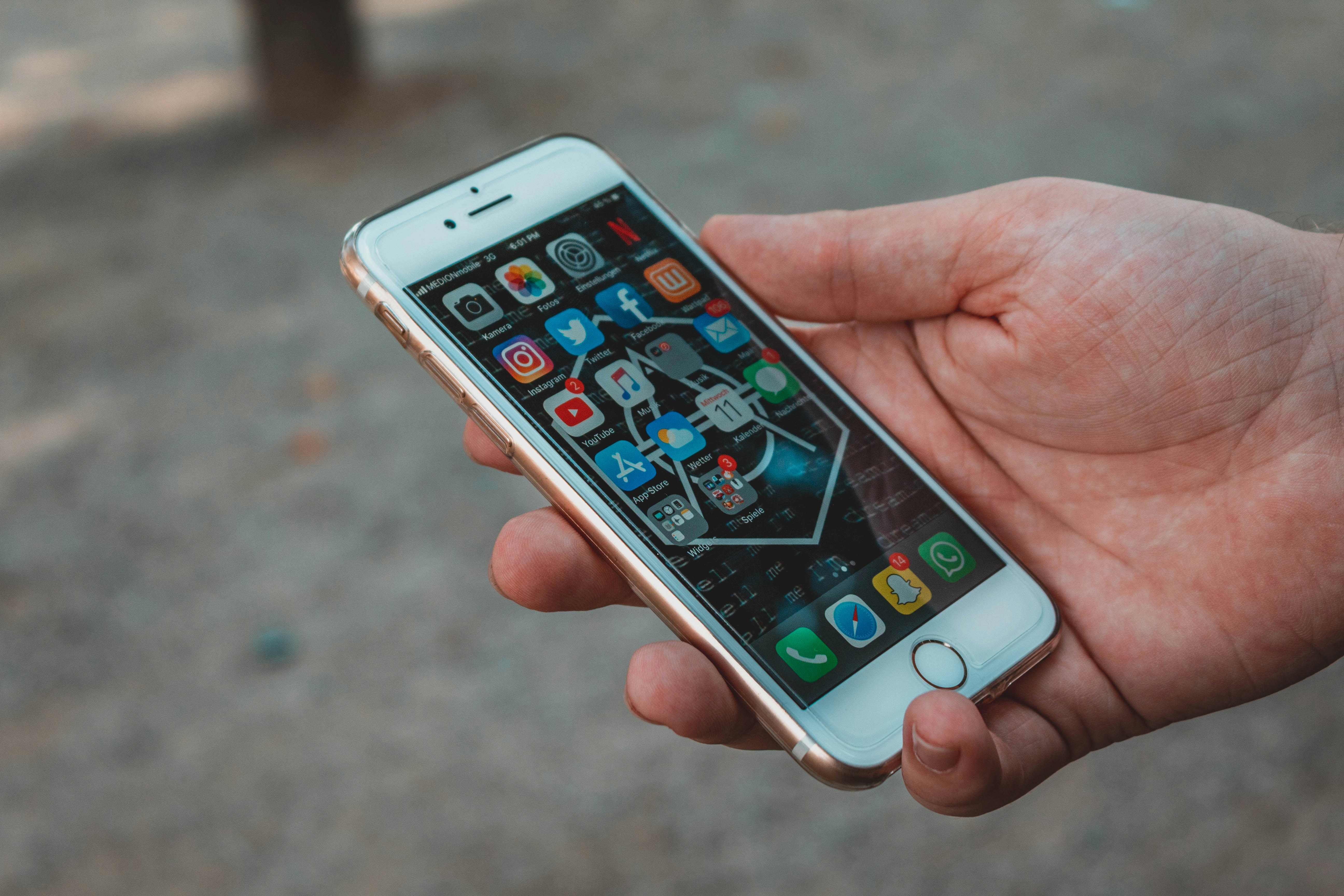 https://unsplash.com/photos/gold-iphone-6-YddMIRck34I