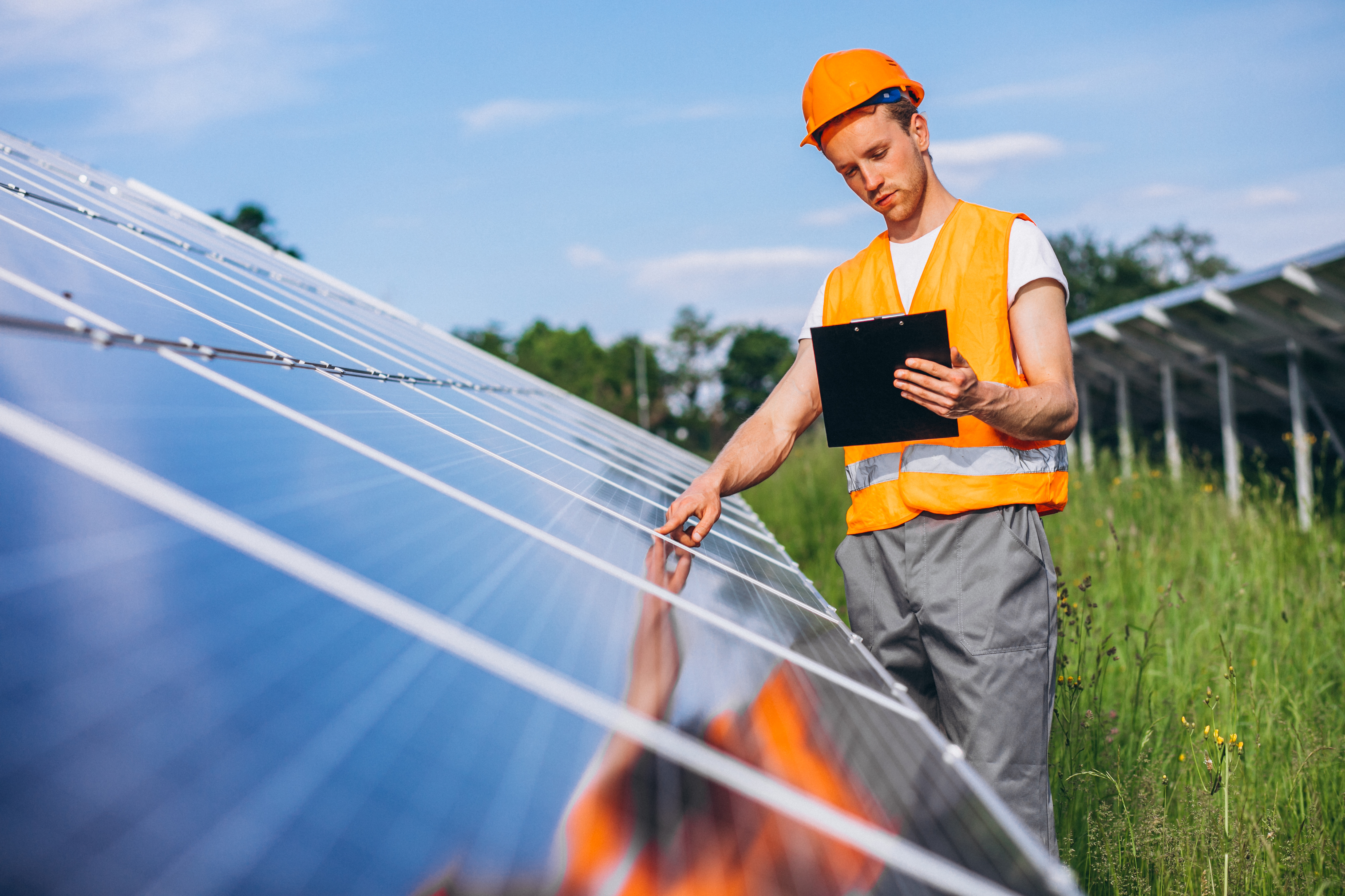 https://www.freepik.com/free-photo/man-worker-firld-by-solar-panels_5176435.htm#fromView=image_search&page=2&position=36&uuid=0a690833-5935-484c-8b34-e2d631ec4835